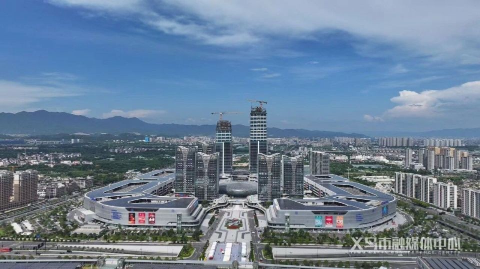 义乌全球数贸中心。今年 4 月，四楼的"智能科技"业态正式亮相。图片来源：义乌市融媒体中心